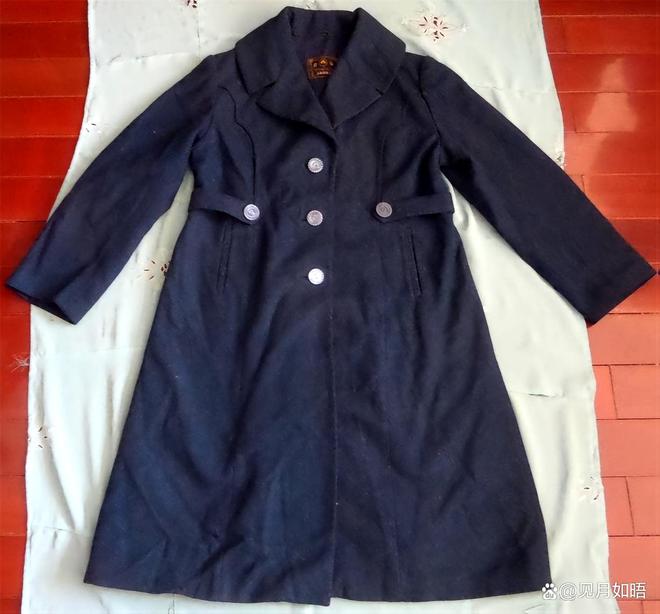 降温来袭推荐“大衣+雪地靴”组合温暖又时尚！